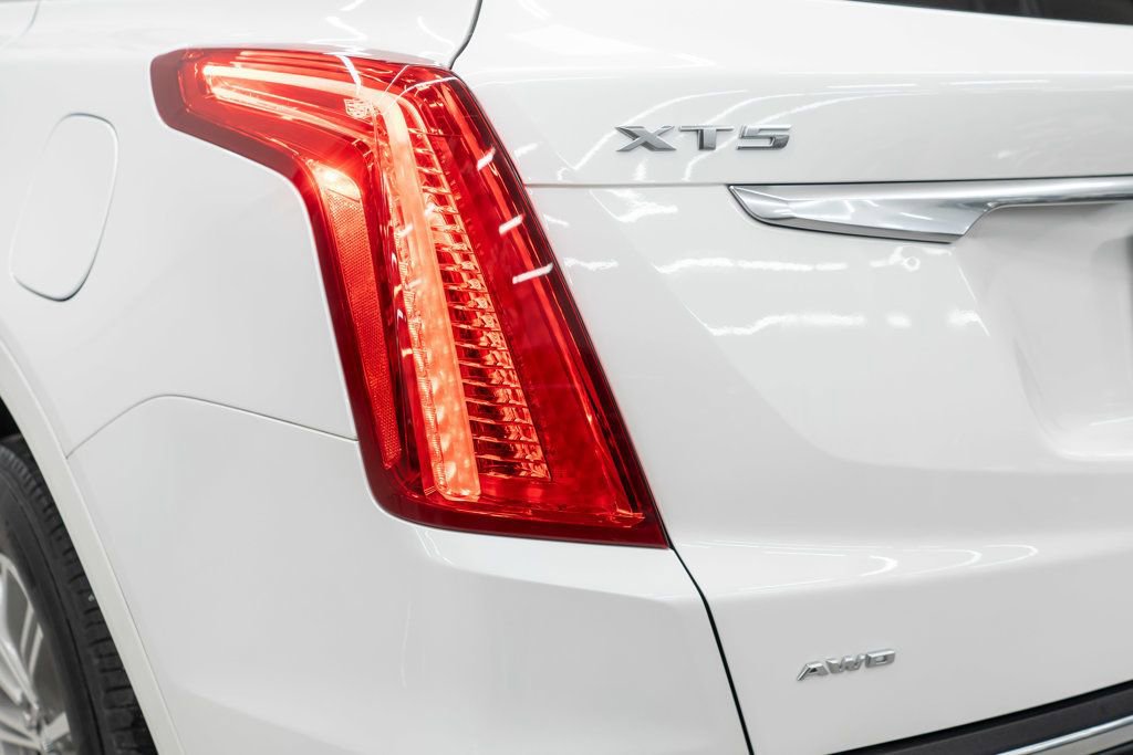 Used 2017 Cadillac XT5 Luxury w/ Driver Awareness Package AWD/4WD image 42