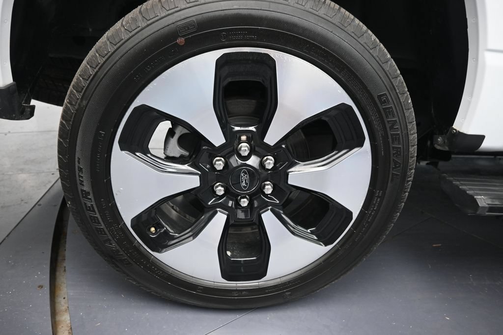 Used 2023 Ford F150 Lightning Platinum AWD/4WD image 32