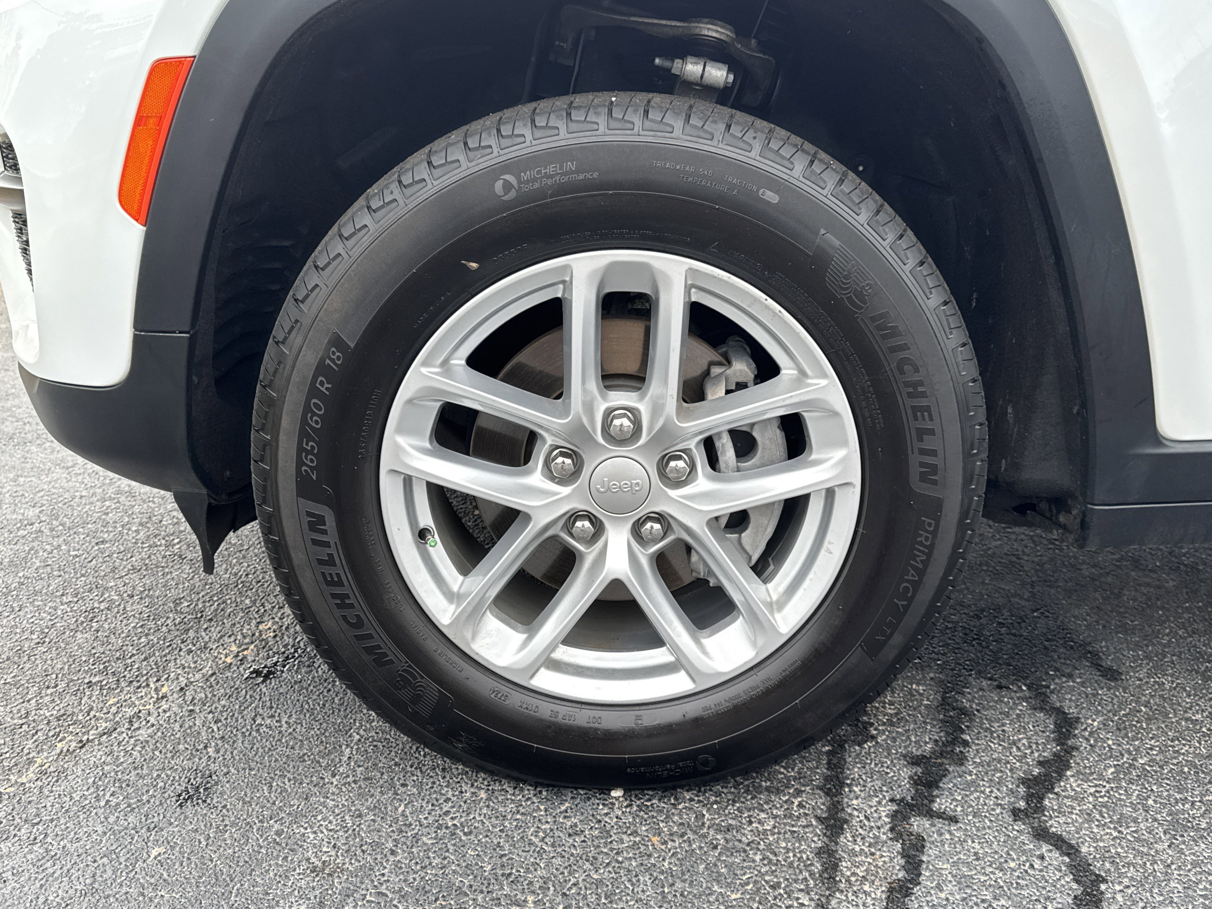 Used 2025 Jeep Grand Cherokee Laredo X w/ Luxury Tech Group I image 12