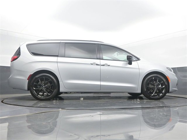 New 2026 Chrysler Pacifica Select image 52