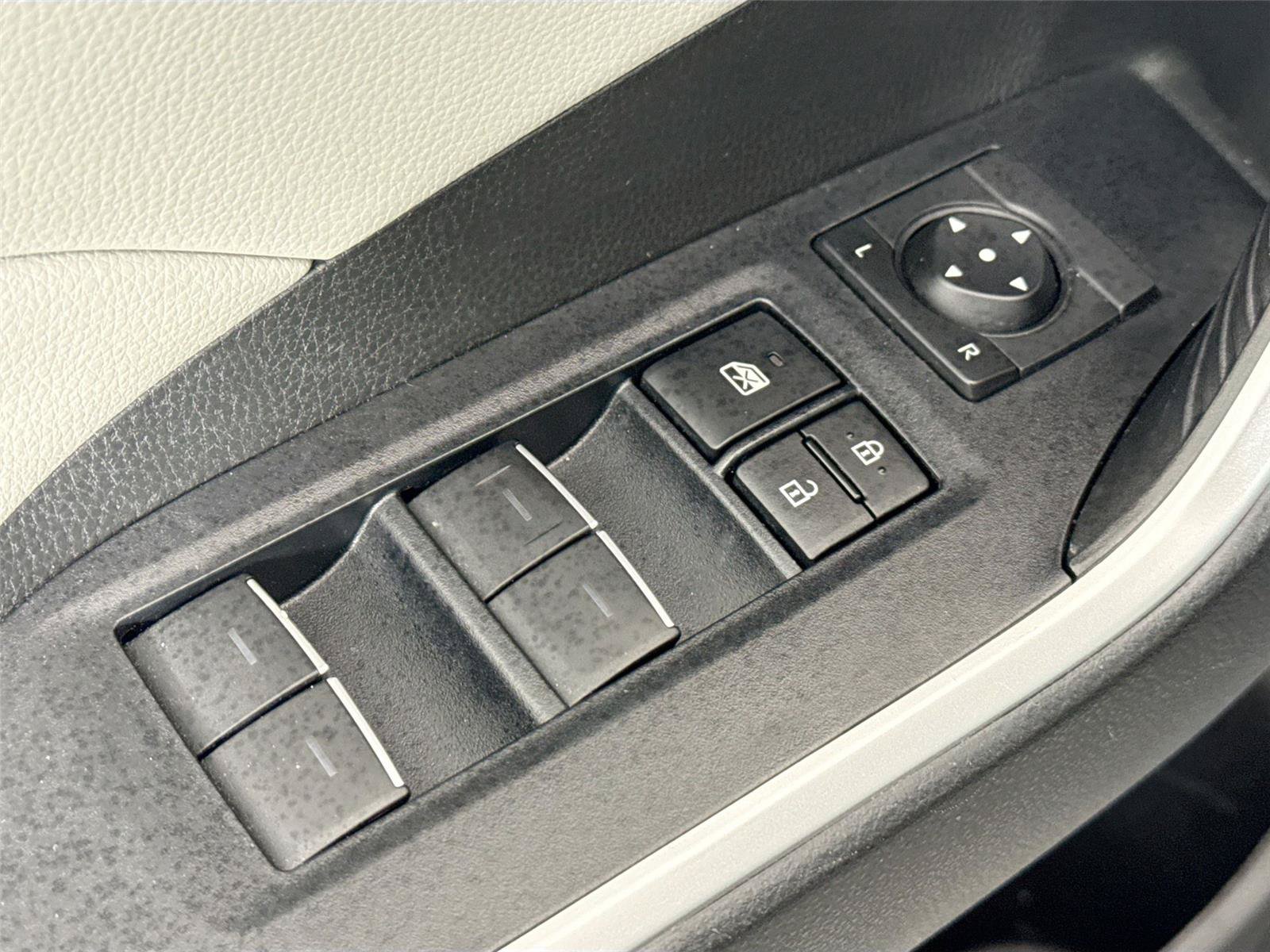 Used 2022 Toyota RAV4 XLE FWD image 25
