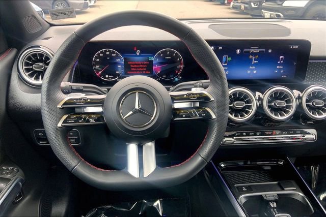 Used 2026 Mercedes-Benz GLB 250 4MATIC image 4