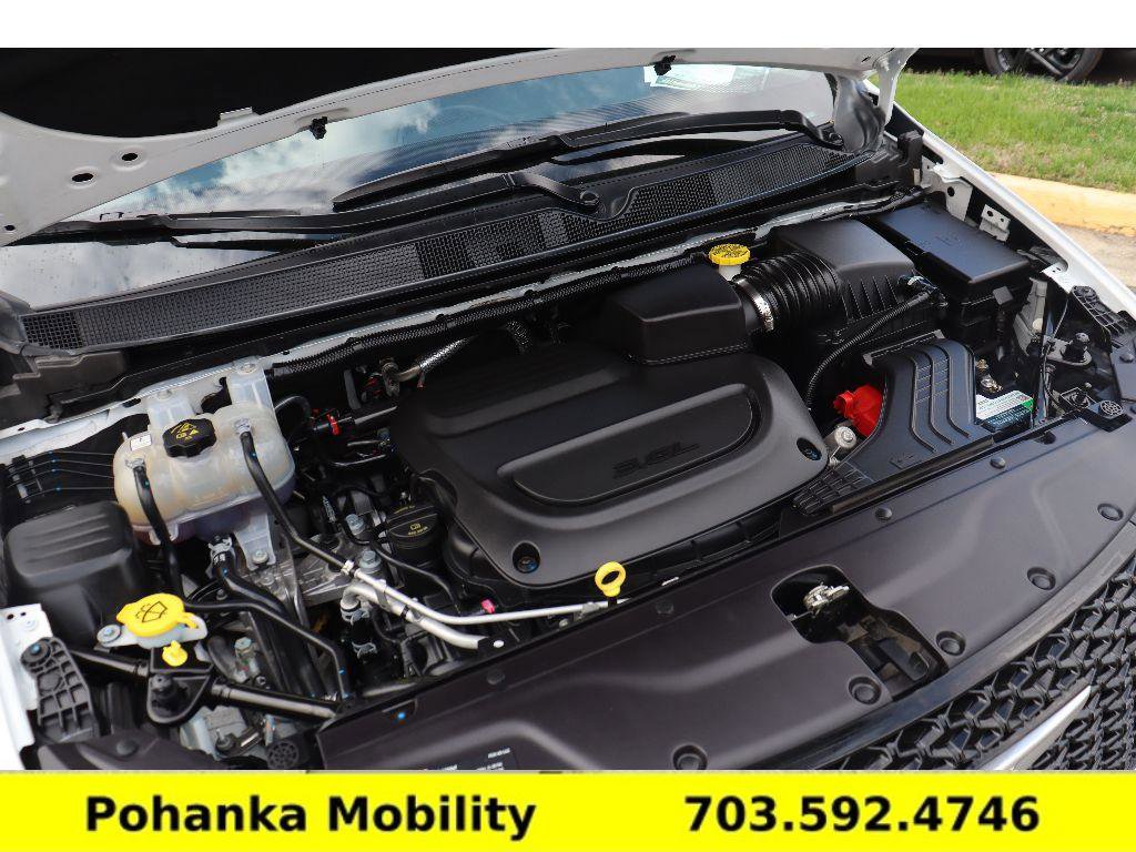 Used 2024 Chrysler Pacifica Touring-L image 35
