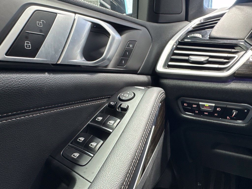 Used 2021 BMW X5 xDrive40i w/ M Sport Package AWD/4WD image 9