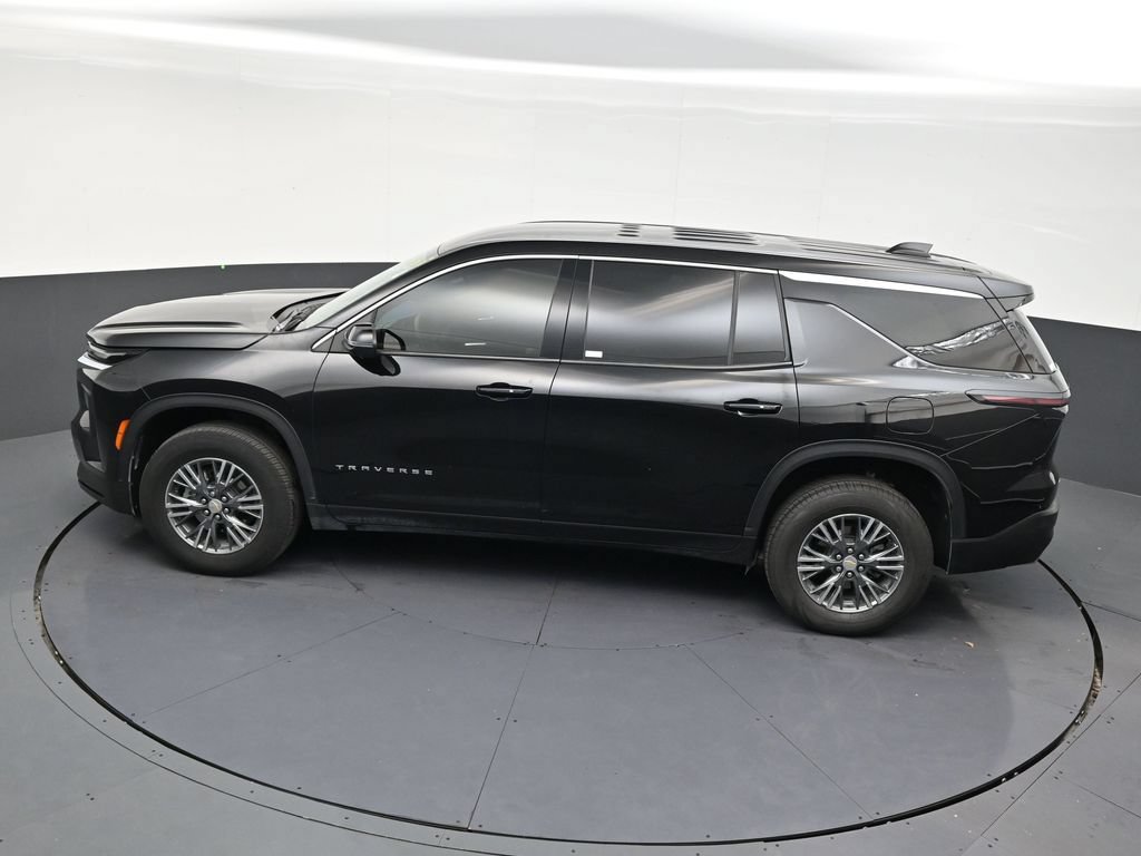 Used 2025 Chevrolet Traverse LT FWD image 12