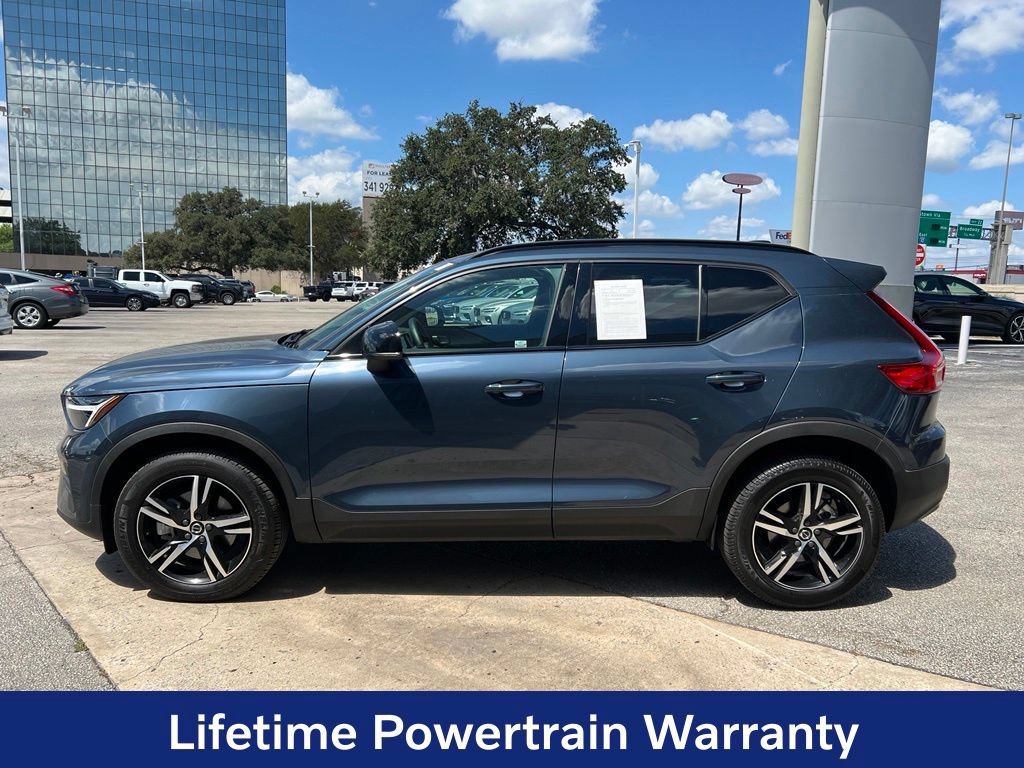 Certified 2026 Volvo XC40 B4 Core FWD image 4