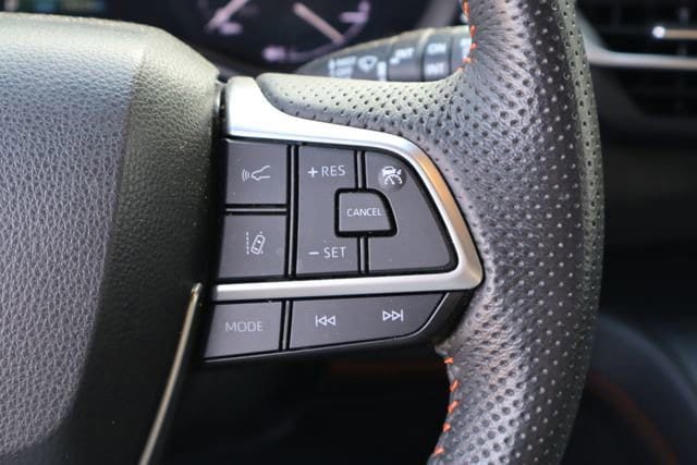Used 2023 Toyota Sienna XSE w/ XSE Plus Package FWD image 14