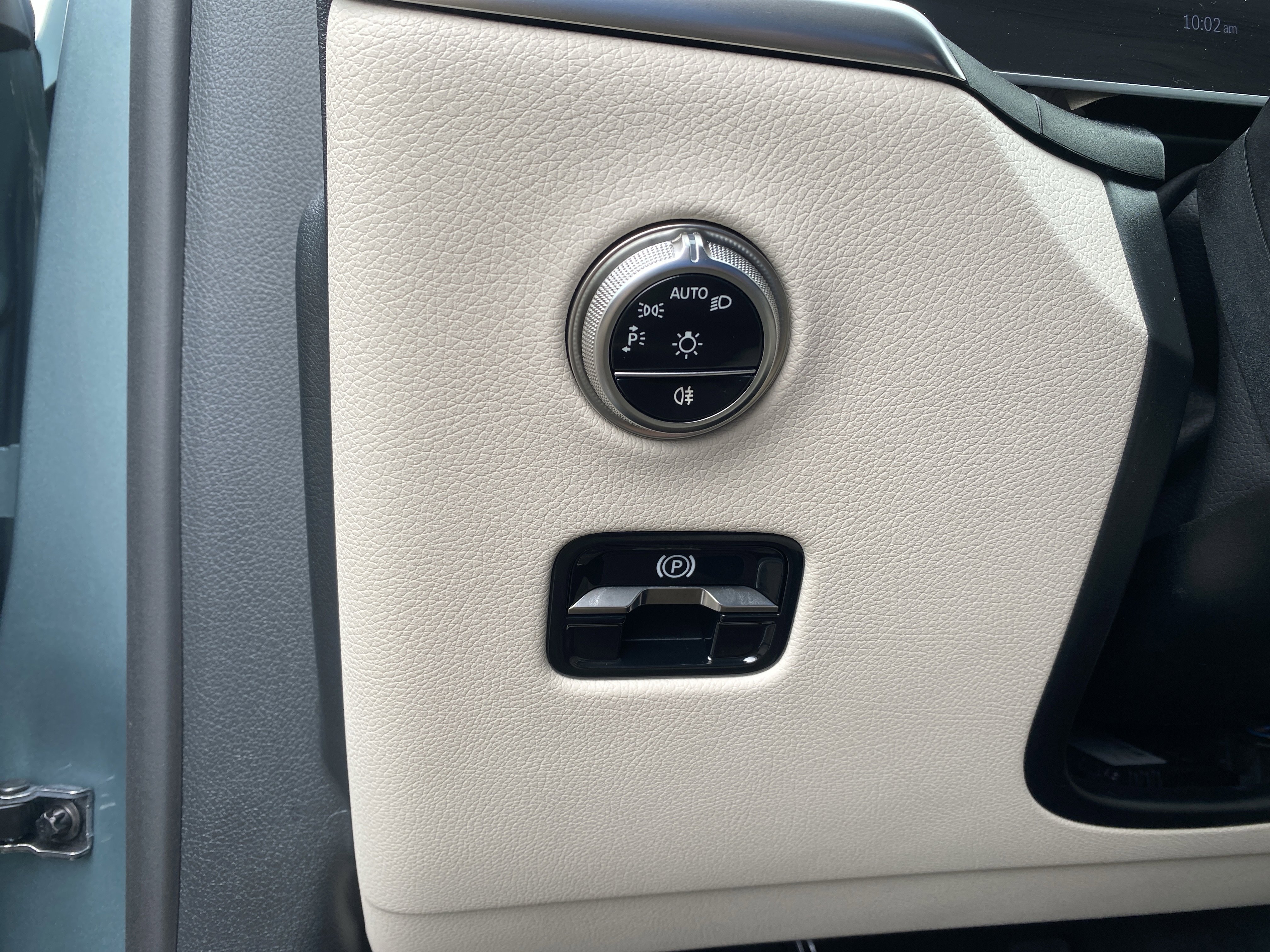 Used 2025 Mercedes-Benz GLC 300 4MATIC image 15