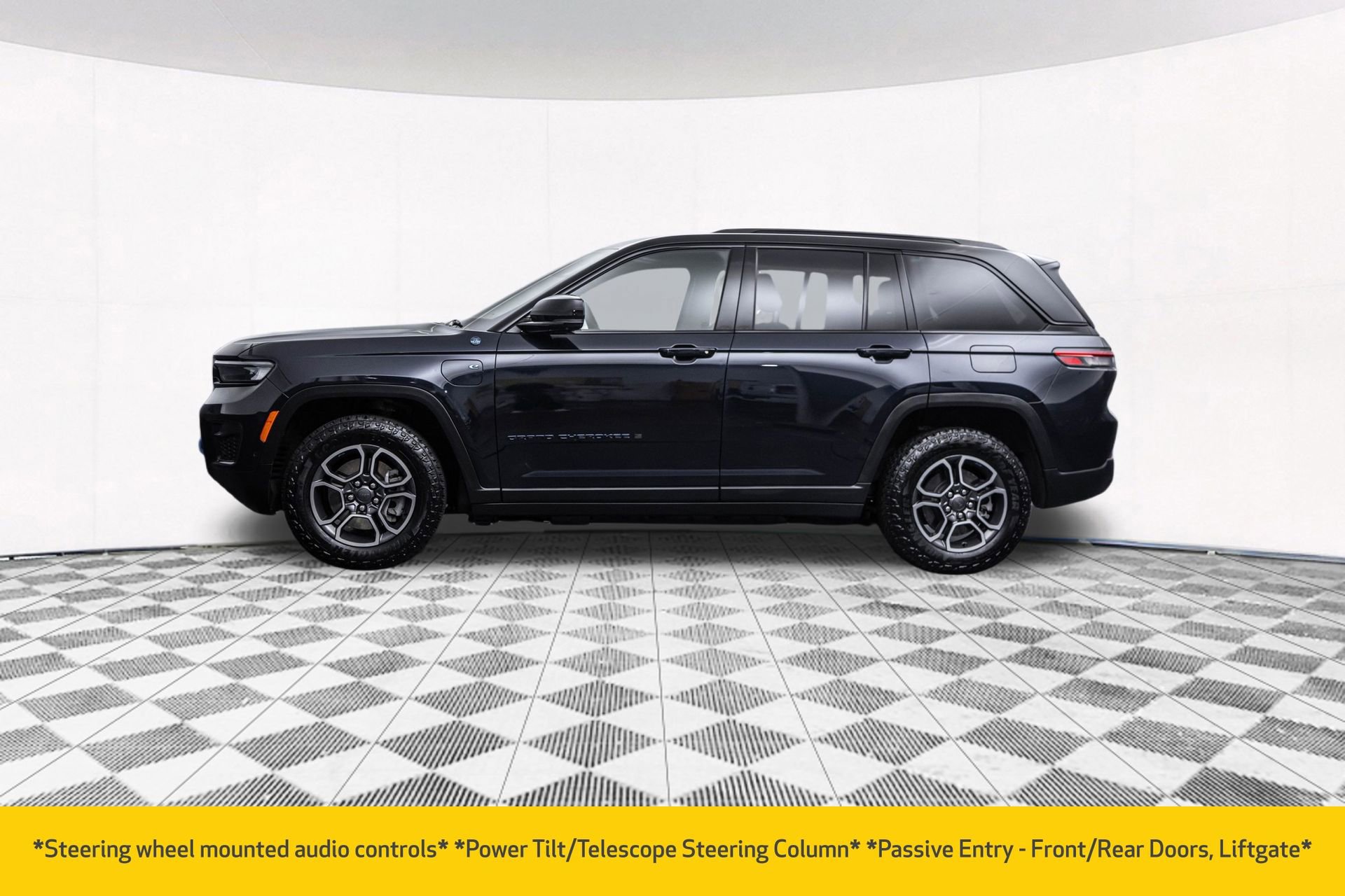 Used 2022 Jeep Grand Cherokee Trailhawk w/ Advanced Protech Group II image 8