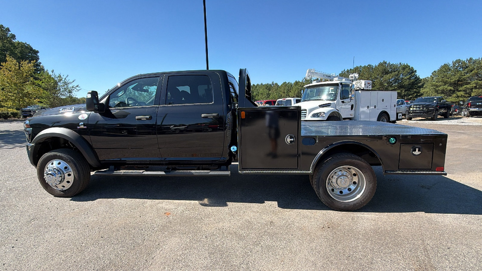 New 2026 RAM 5500 Tradesman w/ Chrome Appearance Group AWD/4WD image 11