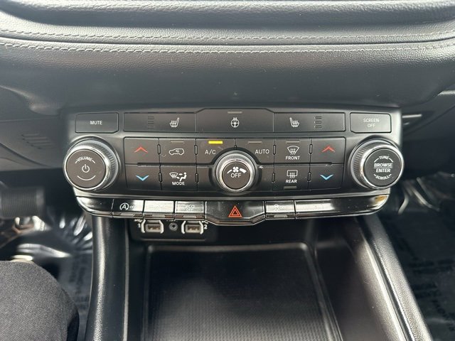 Used 2023 Dodge Durango SXT image 35