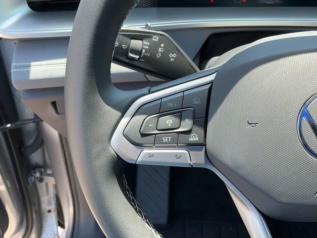 New 2026 Volkswagen Tiguan SE FWD image 17