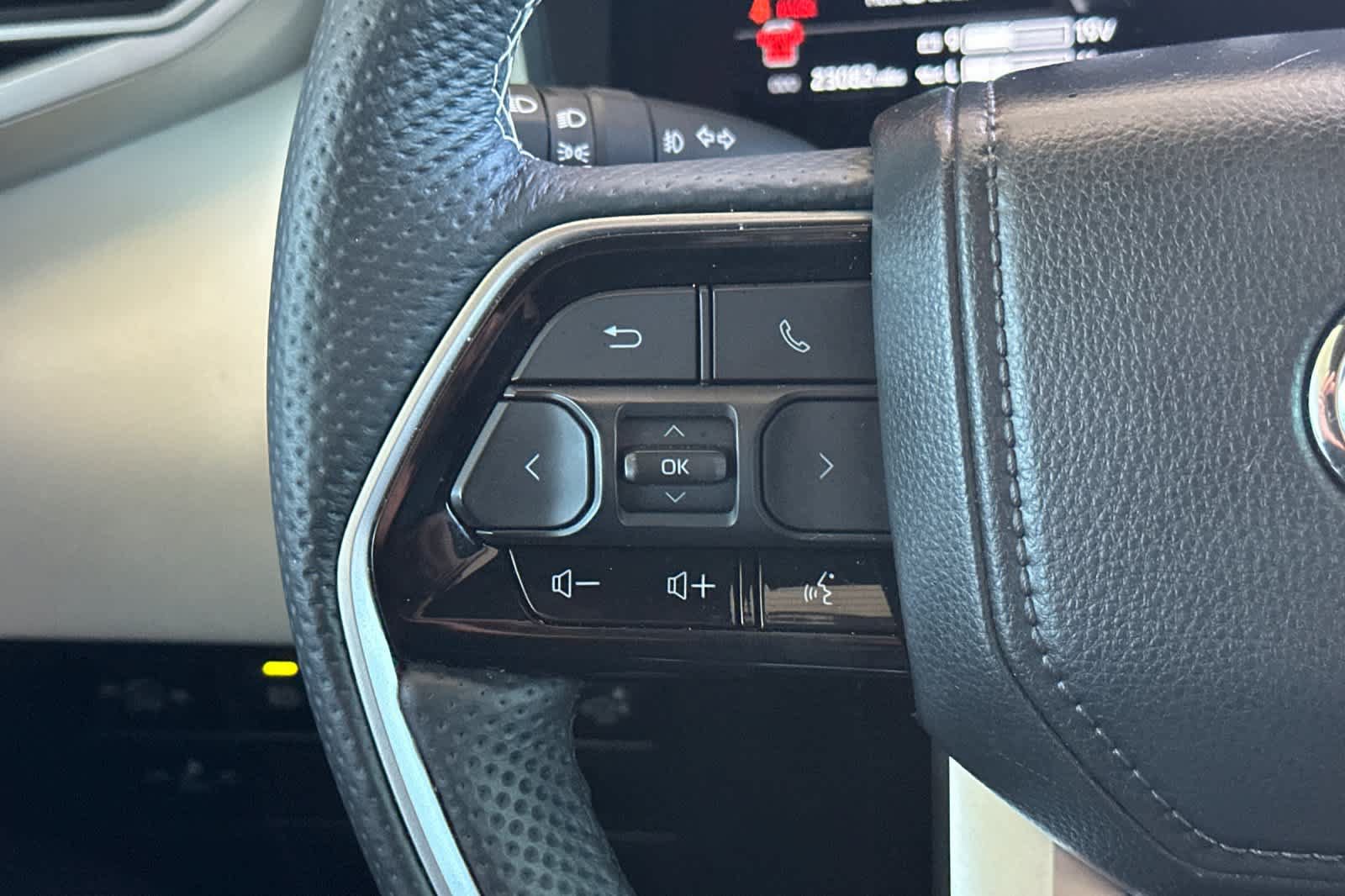 Used 2024 Toyota Sequoia Capstone AWD/4WD image 27