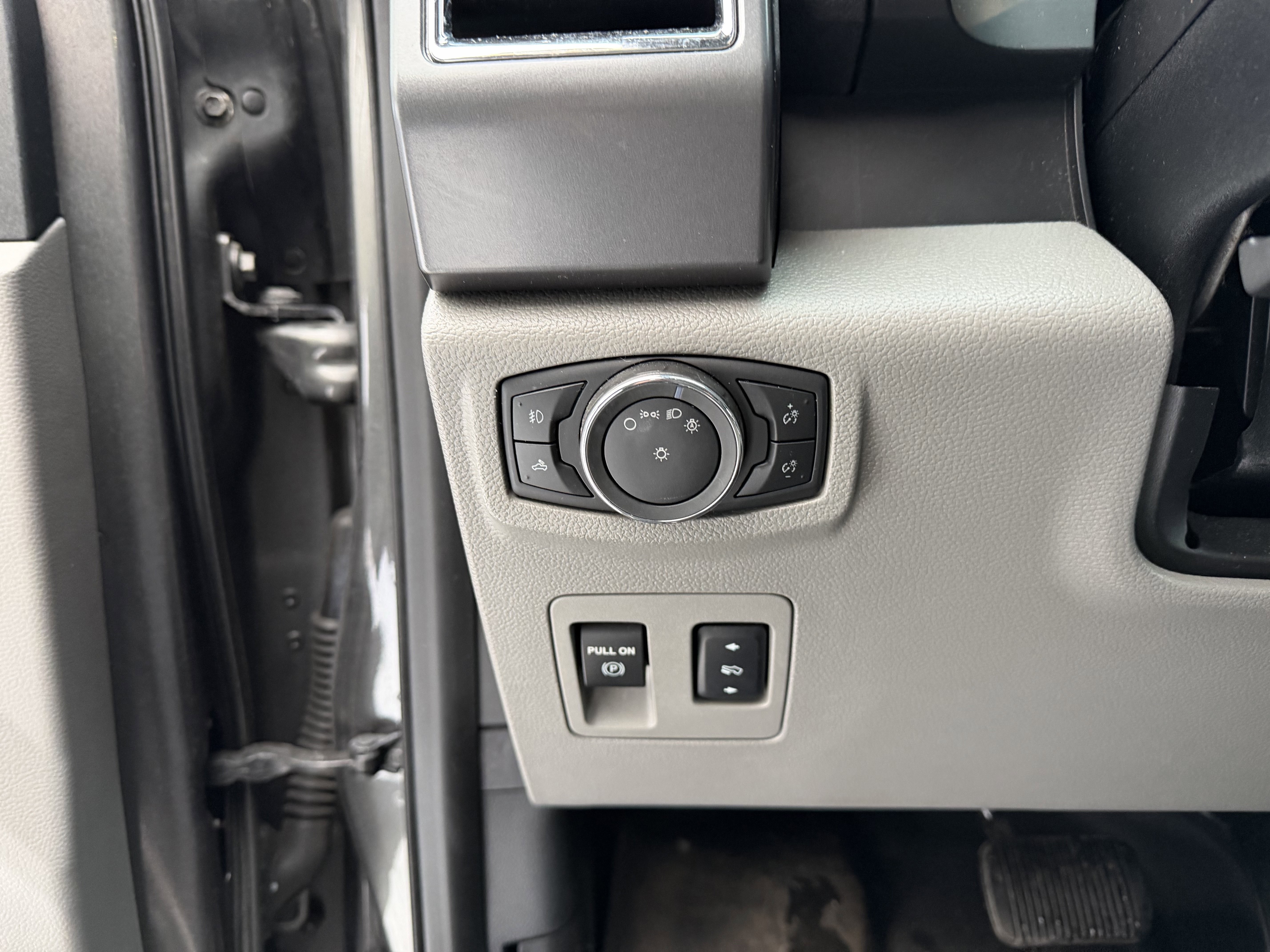 Used 2015 Ford F150 XLT w/ Equipment Group 301A Mid image 23