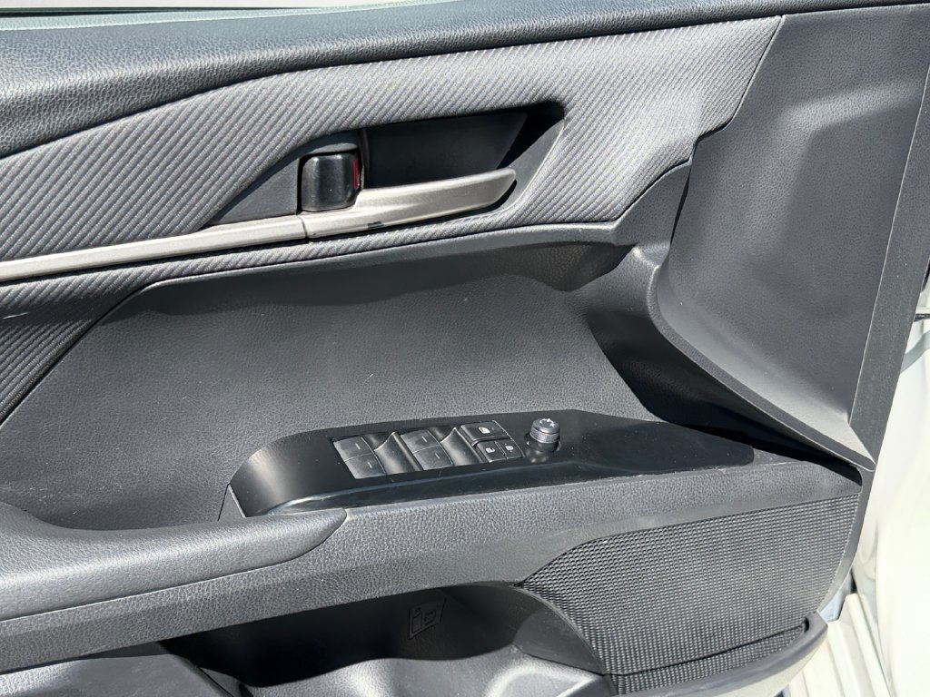 Used 2025 Toyota Camry SE FWD image 15