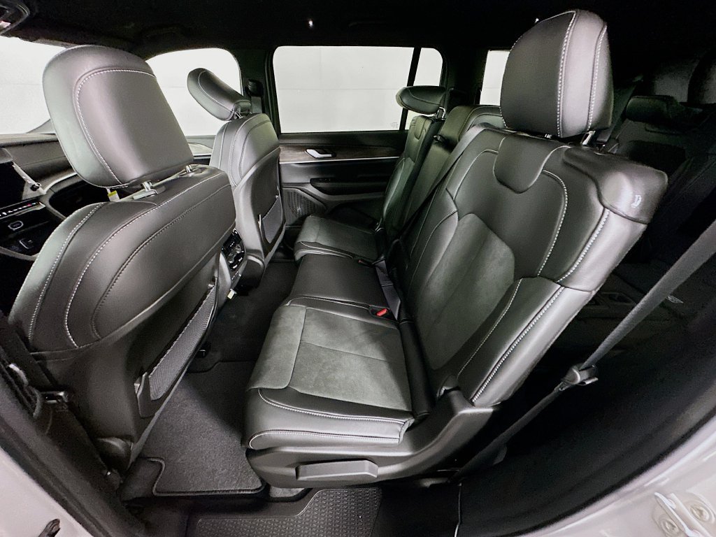 New 2026 Jeep Grand Cherokee L 4WD image 31