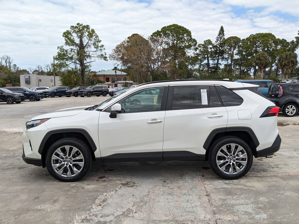 Used 2022 Toyota RAV4 Limited image 6