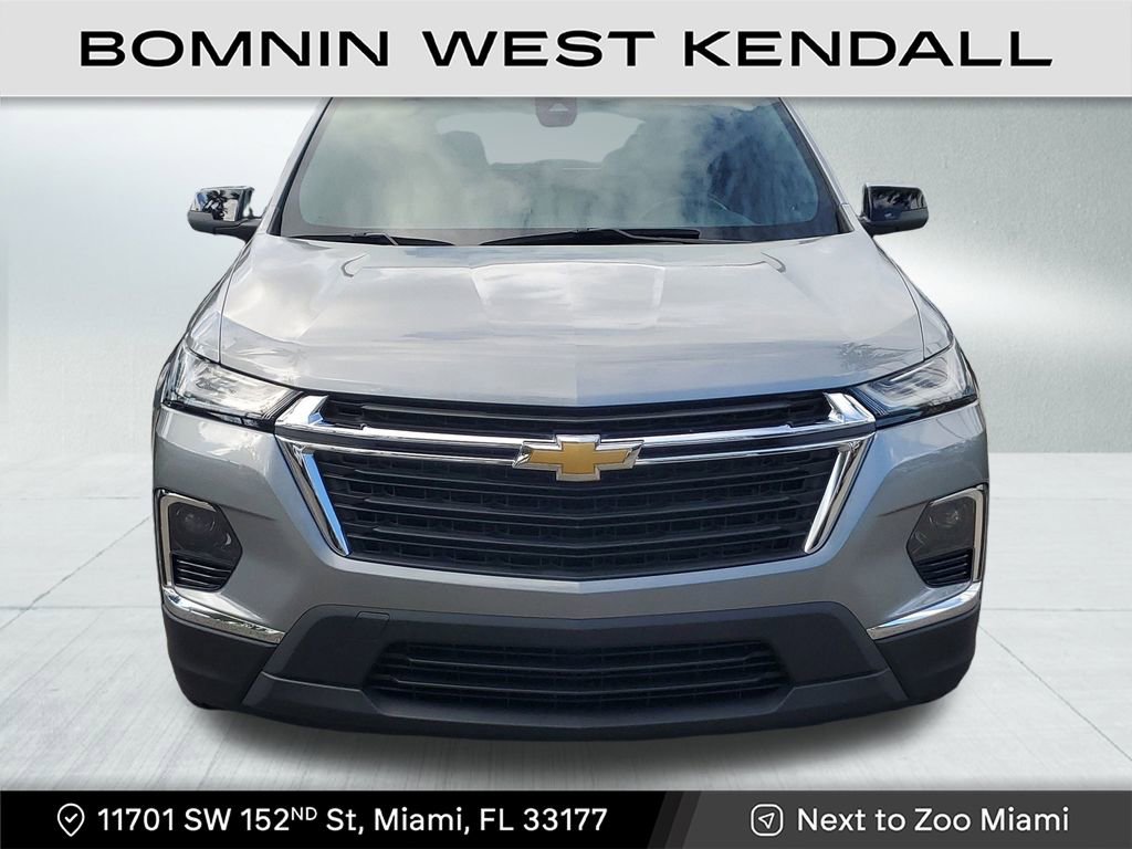 Used 2023 Chevrolet Traverse LS image 2