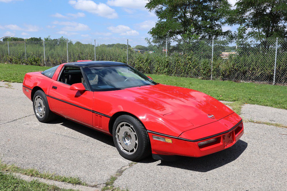 Used 1987 Chevrolet Corvette Coupe RWD image 2