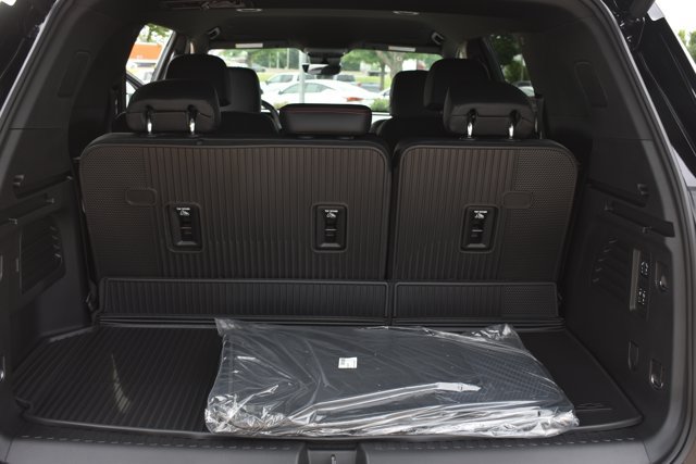 New 2026 Chevrolet Traverse RS w/ LPO, Floor Liner Package FWD image 19
