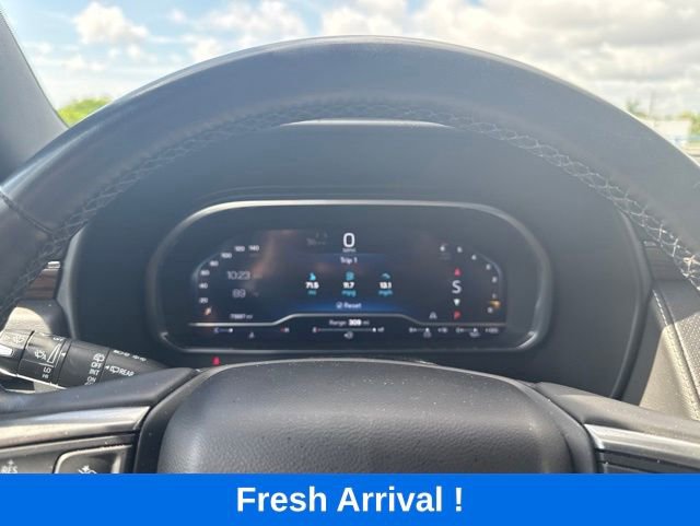 Used 2023 Chevrolet Suburban Premier RWD image 1