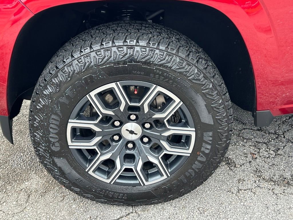 Used 2025 Chevrolet Colorado Z71 w/ Technology Package AWD/4WD image 19