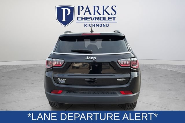 Used 2025 Jeep Compass Latitude w/ Sun & Sound Group AWD/4WD image 6
