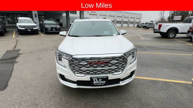 Used 2024 GMC Terrain Denali image 3