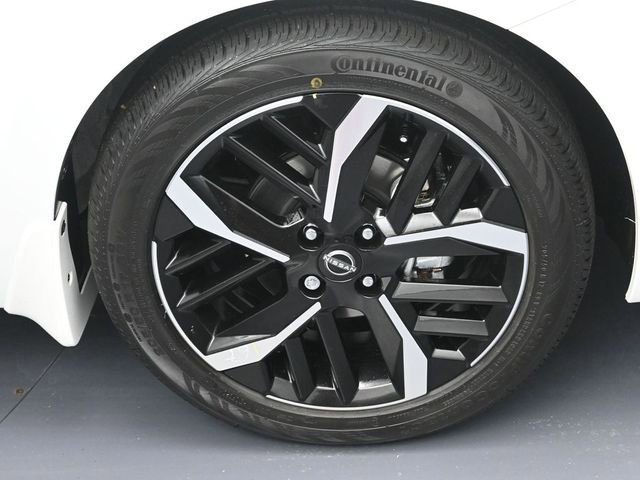 New 2025 Nissan Versa SR w/ Trunk Package FWD image 6