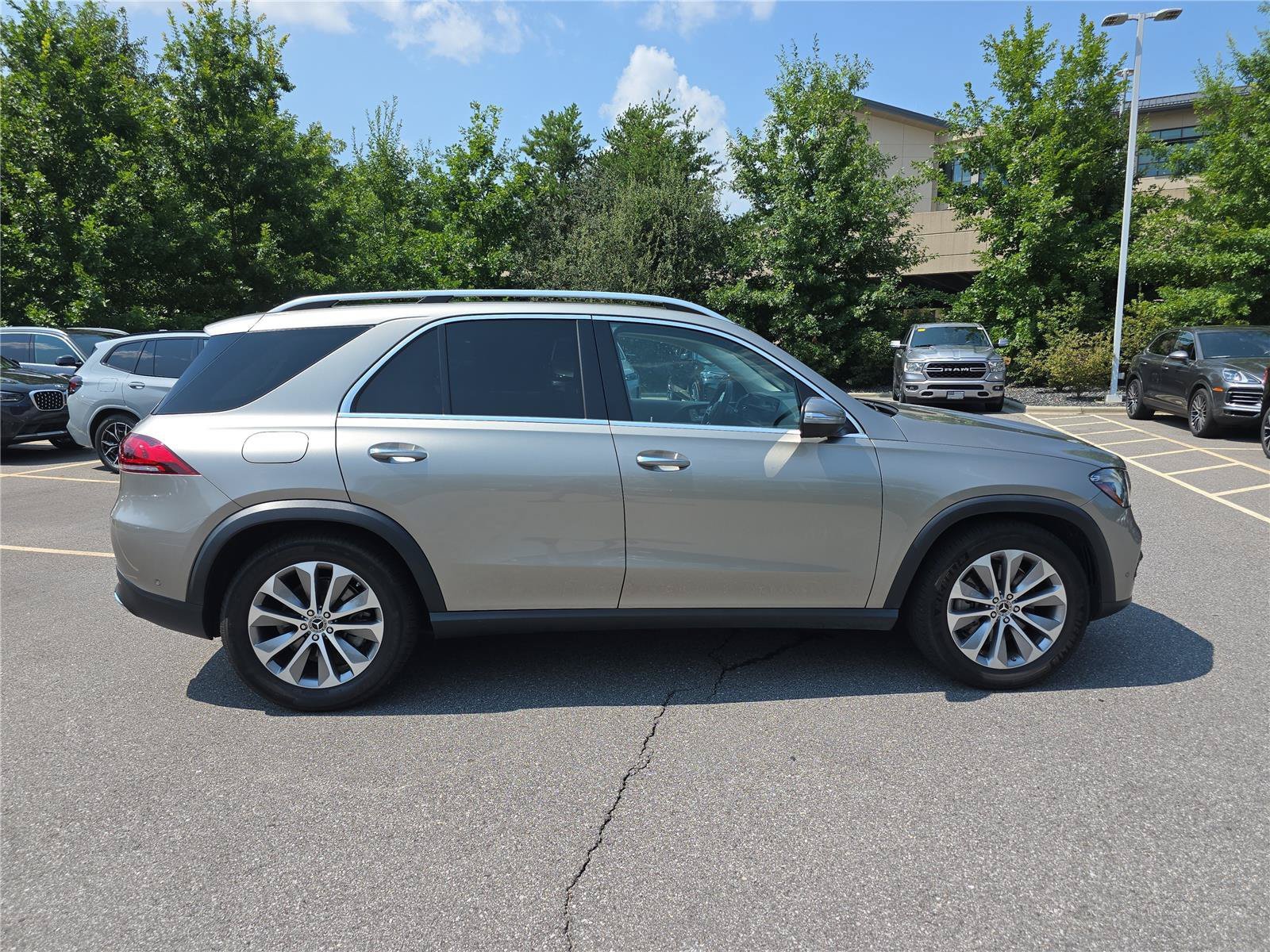 Used 2020 Mercedes-Benz GLE 450 4MATIC image 2