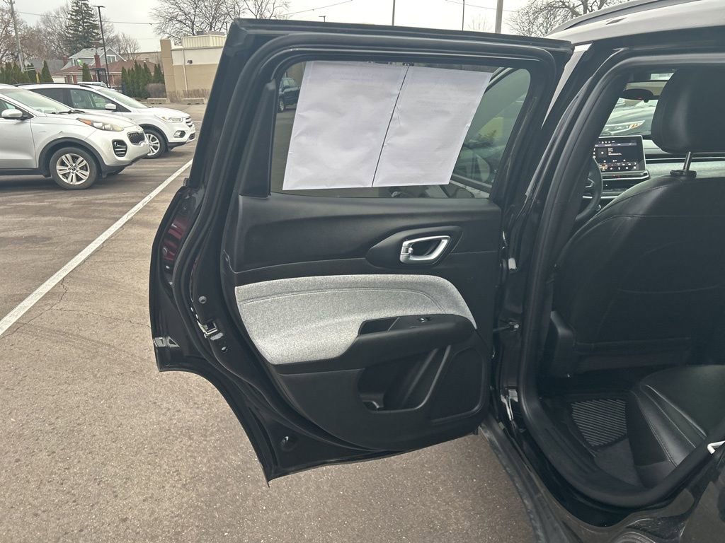 Used 2024 Jeep Compass Latitude image 15