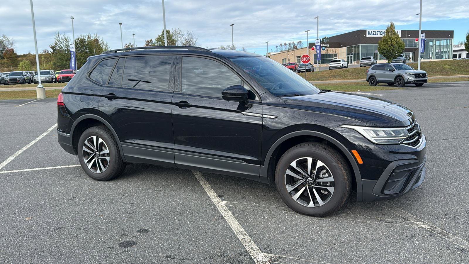 Used 2022 Volkswagen Tiguan S image 2