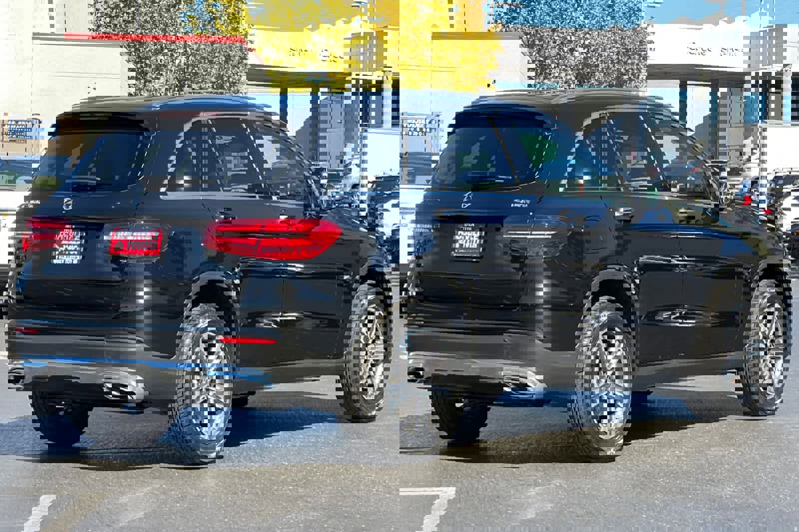 Used 2019 Mercedes-Benz GLC 300 4MATIC image 2