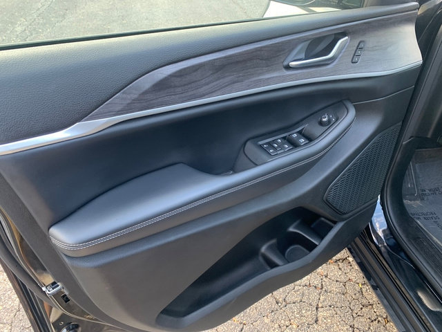 Used 2023 Jeep Grand Cherokee Limited AWD/4WD image 19