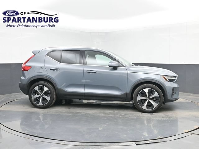 Used 2023 Volvo XC40 B4 Ultimate FWD image 3