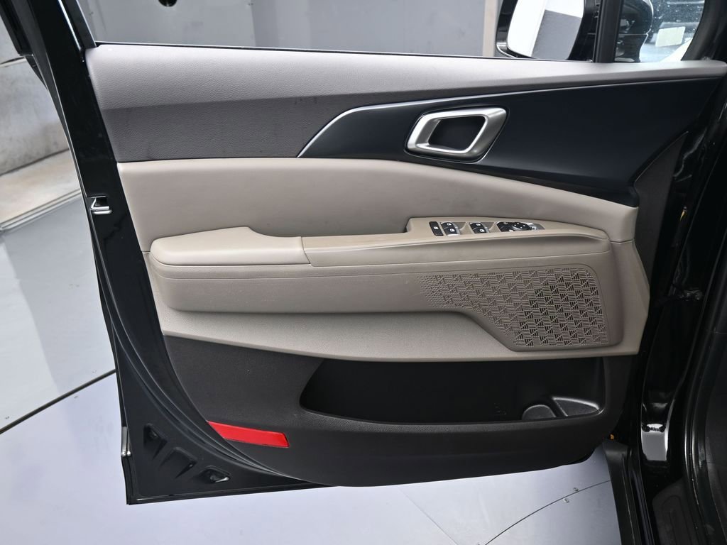 Used 2025 Kia Carnival image 13