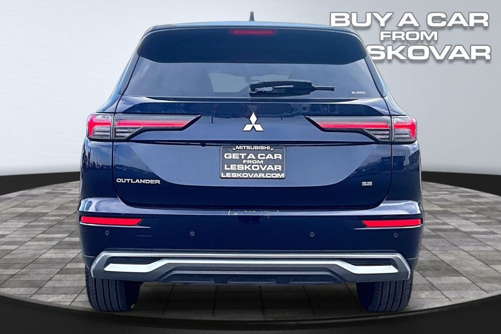 Used 2025 Mitsubishi Outlander SE AWD/4WD image 4