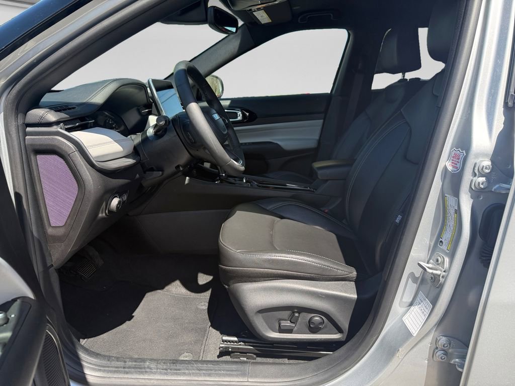 Used 2025 Jeep Compass Limited AWD/4WD image 10