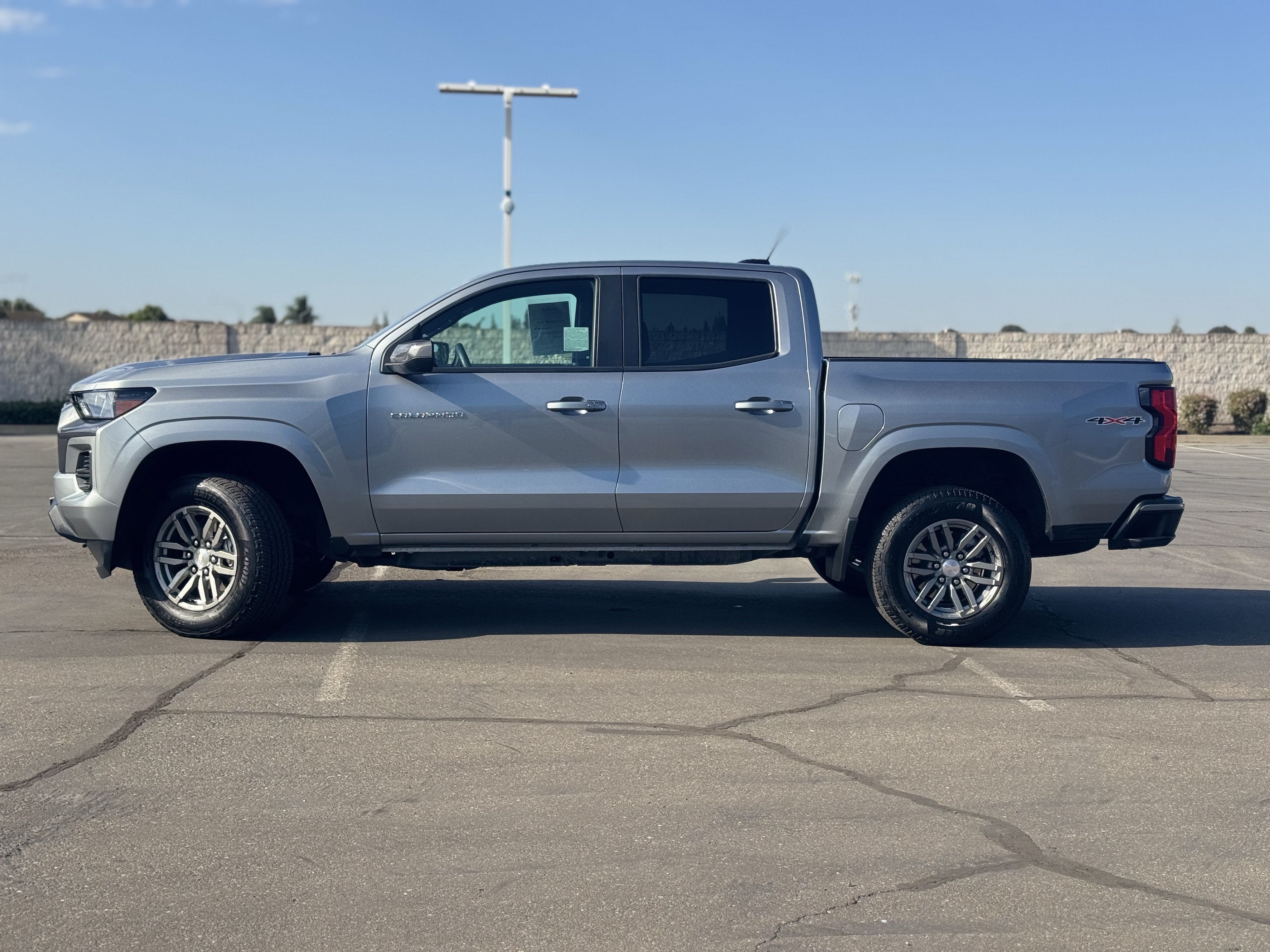 Used 2024 Chevrolet Colorado LT AWD/4WD image 4