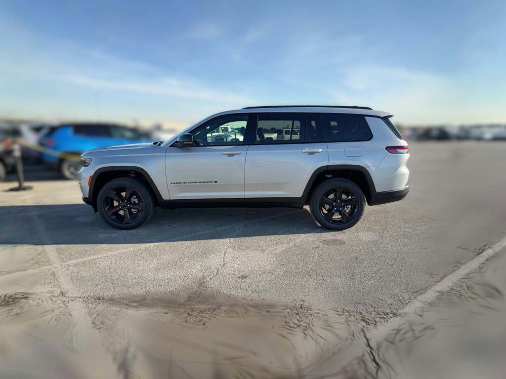 New 2025 Jeep Grand Cherokee L Limited image 6