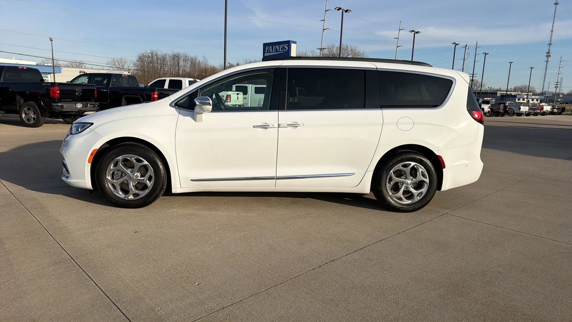 Used 2022 Chrysler Pacifica Limited image 8