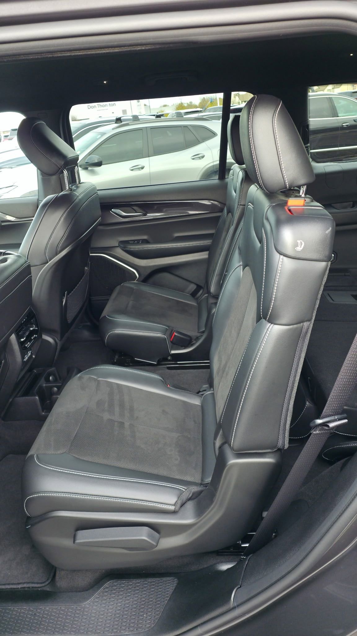 Used 2022 Jeep Grand Cherokee L Laredo image 21