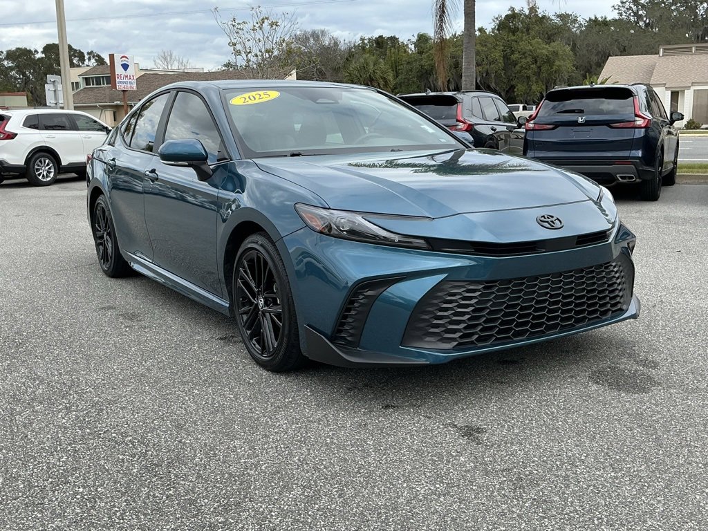 Used 2025 Toyota Camry SE image 14