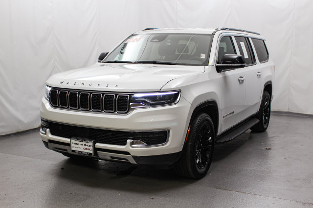 Used 2024 Jeep Wagoneer L Series II w/ Flexible Seating Group RWD image 5