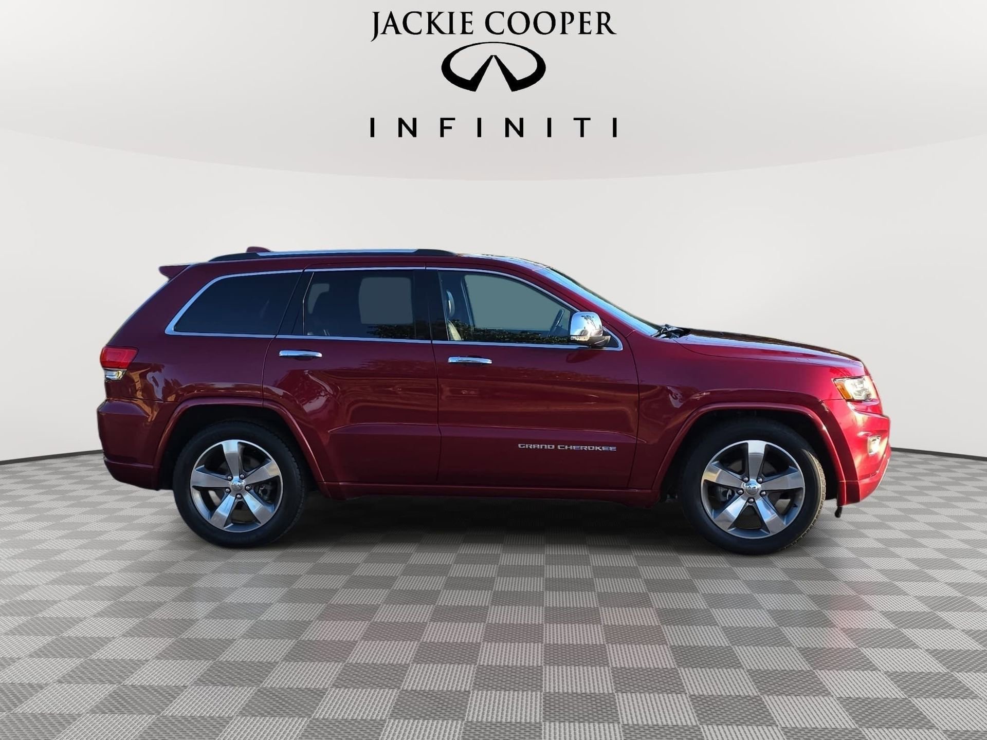 Used 2015 Jeep Grand Cherokee Overland AWD/4WD image 4