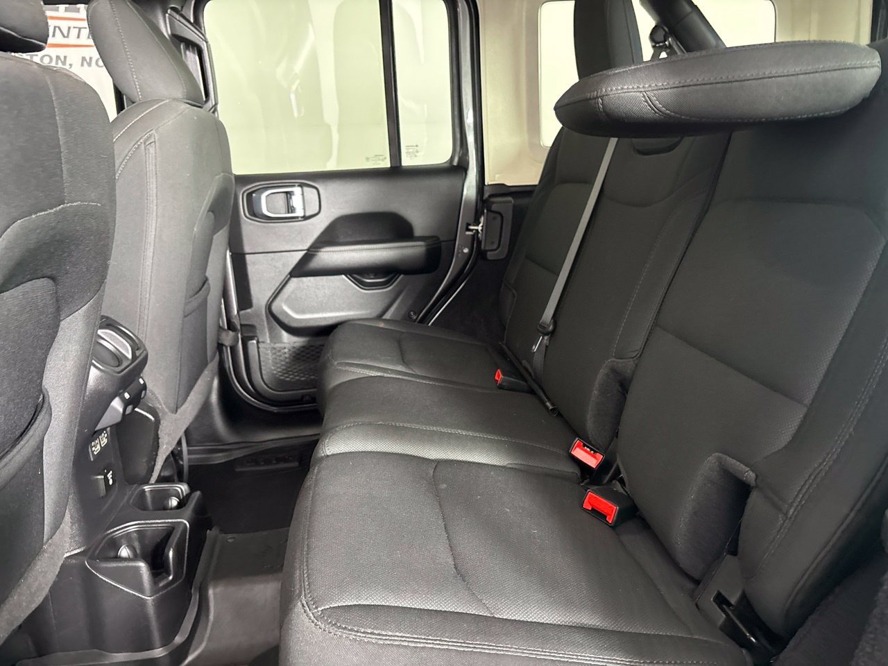 Used 2022 Jeep Wrangler Unlimited Sahara AWD/4WD image 19
