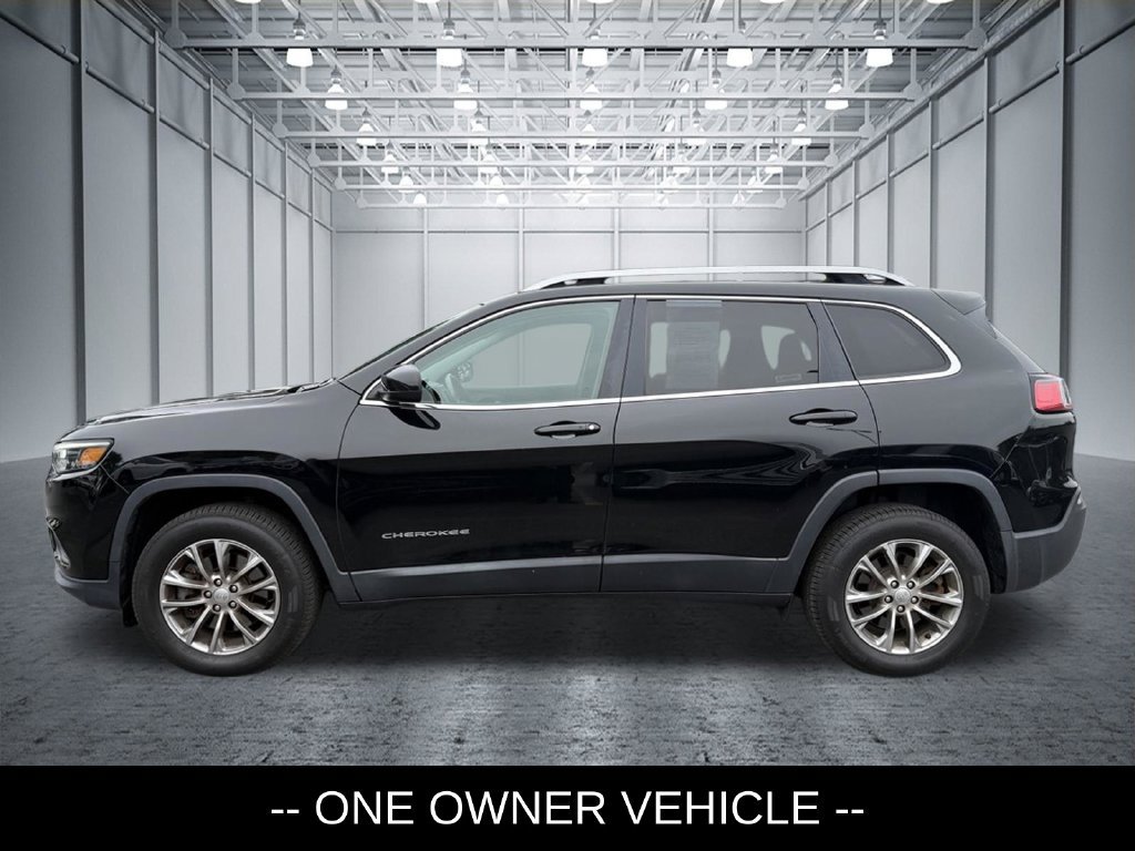 Used 2019 Jeep Cherokee Latitude Plus w/ Cold Weather Group AWD/4WD image 2