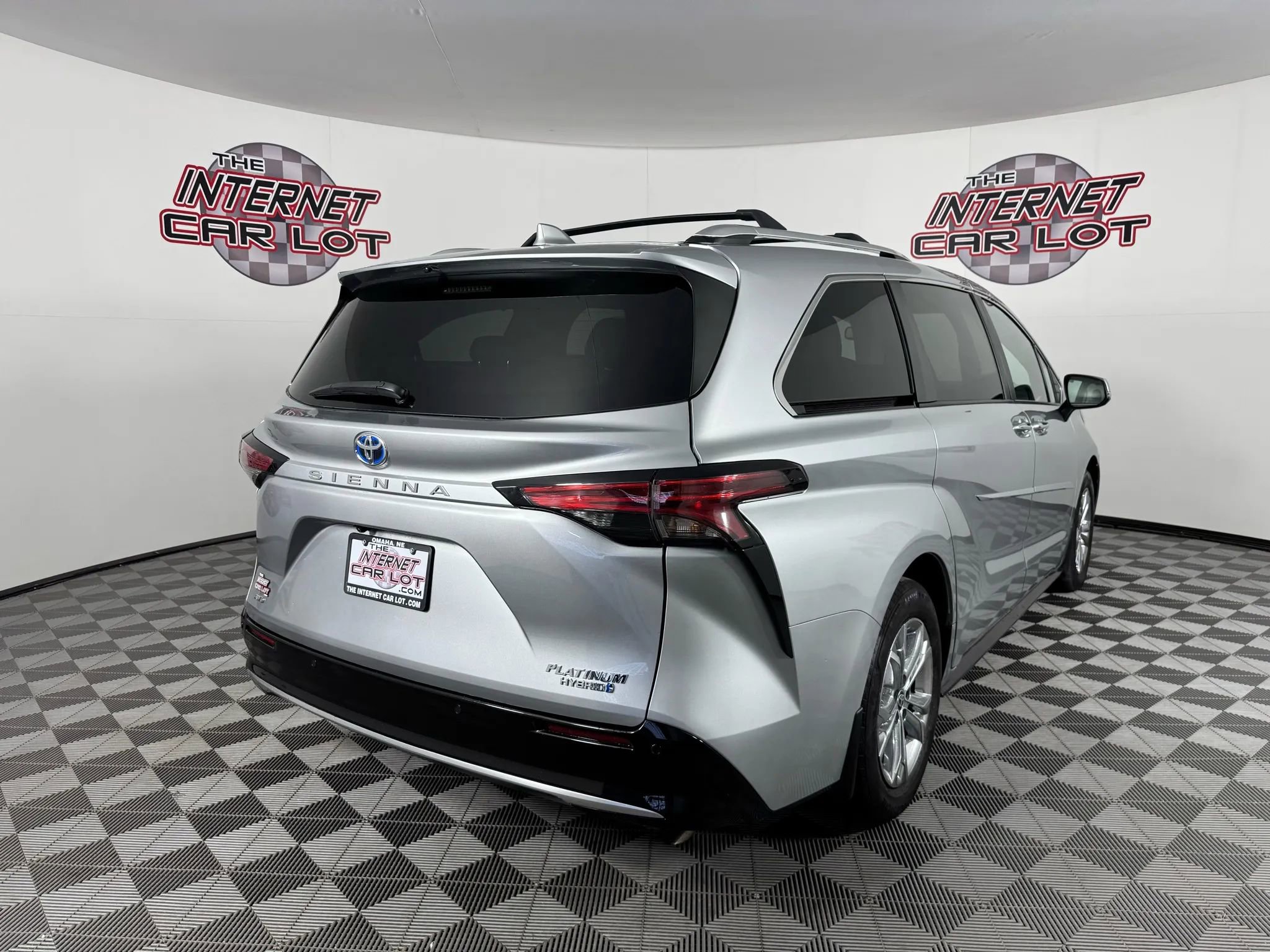 Used 2024 Toyota Sienna Platinum image 7