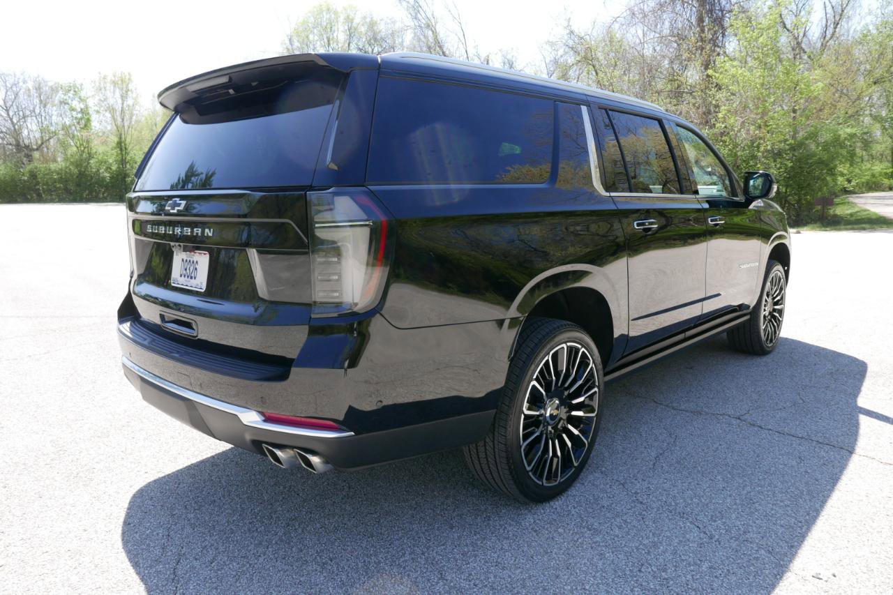 Used 2025 Chevrolet Suburban High Country AWD/4WD image 6