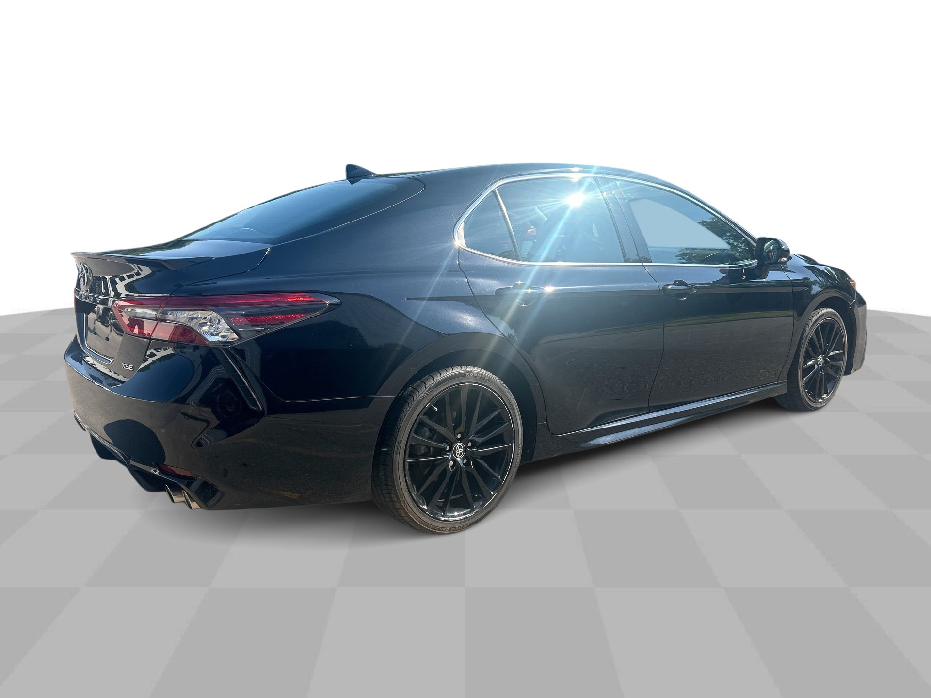 Used 2024 Toyota Camry XSE FWD image 9